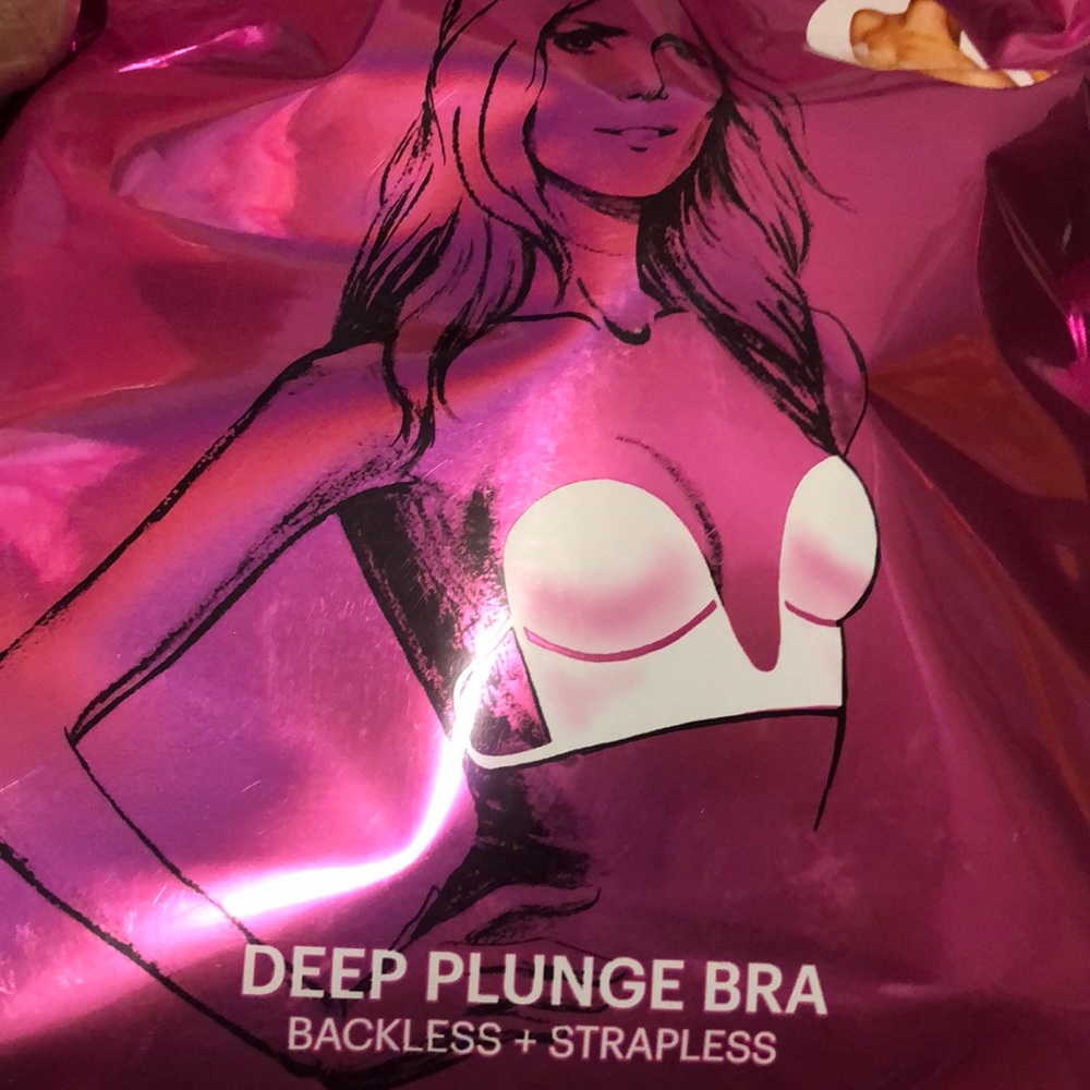 Backless and strapless deep plunge bra NWT